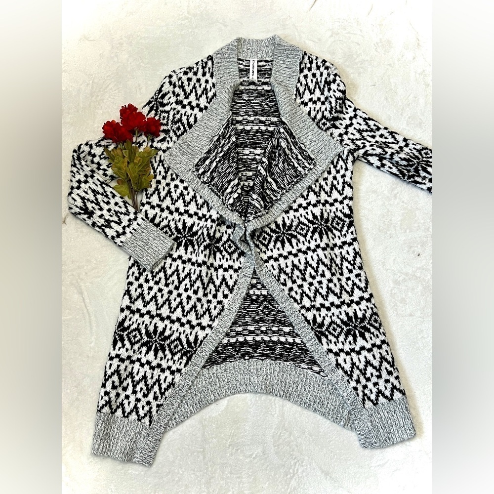 Bethany Mota Snowflake Print Knit Cardigan - Small
